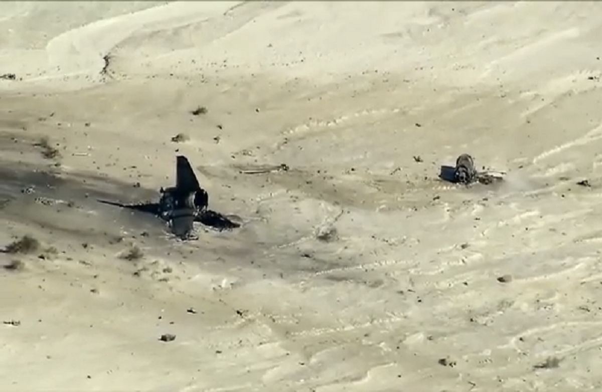 فیلم| سقوط جنگنده اف-۱۶ آمریکایی در جنوب کالیفرنیا در حین ماموریت آموزشی