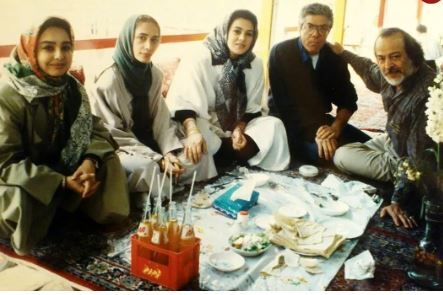 تصویری از نسرین مقانلو با مانتو اپل دار در دربند؛ سال ۱۳۷۵