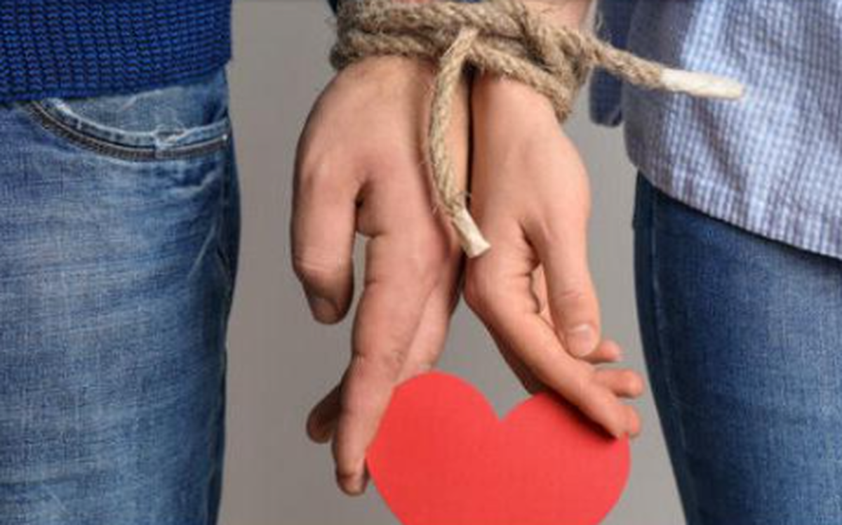 بمباران عشقی در رابطه عاطفی به چه معناست؟