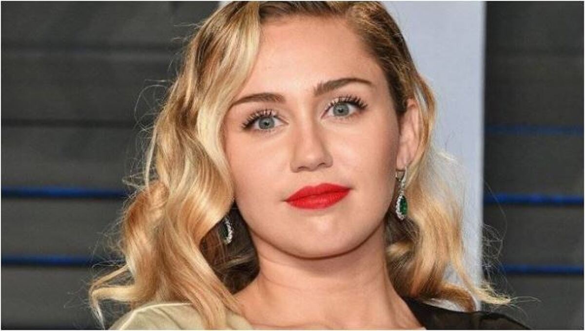 مایلی سایرس با حضور جنجالی اش در یک مراسم افتتاحیه مزدوج شدنش را اعلام کرد! +عکس