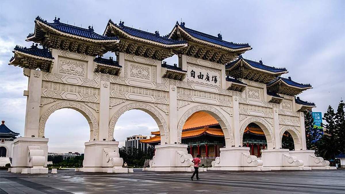 وزارت امور خارجه چین از ایالات متحده خواست تا تماس‌های رسمی با تایوان را متوقف کند.