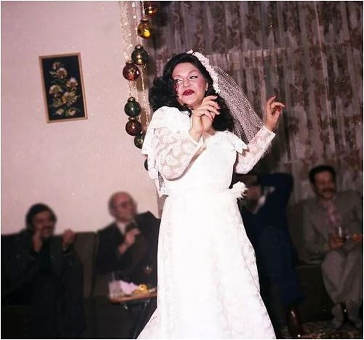 تصویری کمتر دیده شده از شهناز تهرانی با لباس عروس مجلل و زیبایش