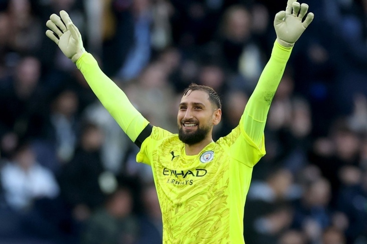 دوناروما، دروازه‌بان منچسترسیتی، خطاب به هالند: «لیگ برتر دیوانه‌وار است!»