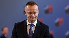 سیارتو به انزوای اروپا در عرصه جهانی به دلیل سیاست‌هایش اشاره کرد.