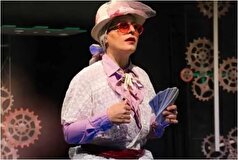 سلفی‌های یادگاری بازیگران معروف در پشت صحنه تئاتر سوس پرور را از دست ندهید