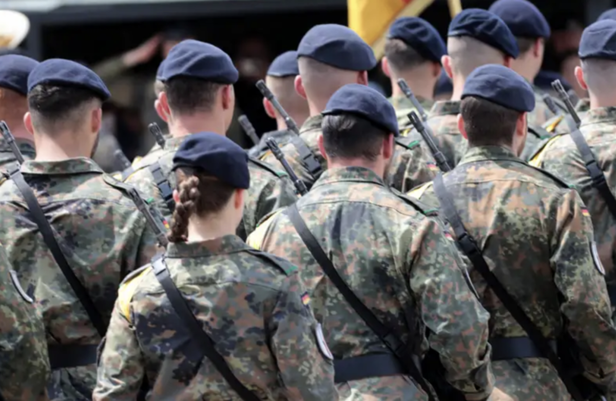 پارلمان آلمان در بحبوحه اختلافات سیاسی و اعتراضات جوانان، به قانون جدیدی برای تغییر ساختار خدمت سربازی رأی داد