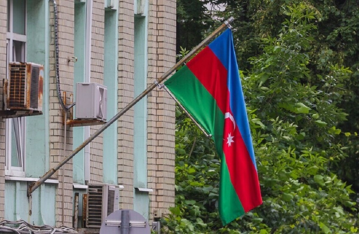 یک هواپیمای شرکت فلای دبی به دلیل وخامت حال یکی از مسافران، در باکو فرود اضطراری کرد