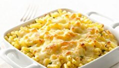 در چند مرحله برای شام دورهمی هایتان این ماکارونی پنیری ساده را آماده کنید