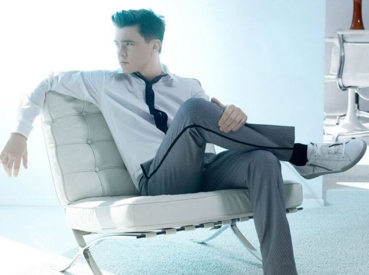 چرا نباید پاهایتان را روی هم بیندازید، مخصوصاً برای آقایان