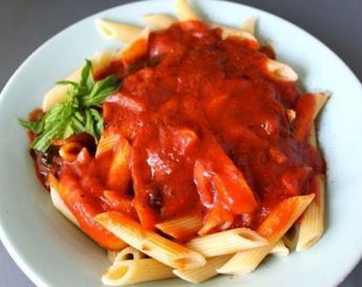 دستور تهیه پنه با سس گوجه فرنگی و خامه