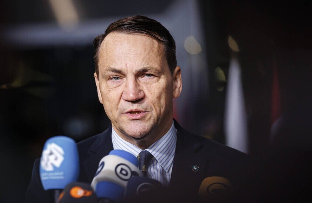 وزیر امور خارجه لهستان درباره زلنسکی: «تاج و تخت سقوط نمی‌کرد»