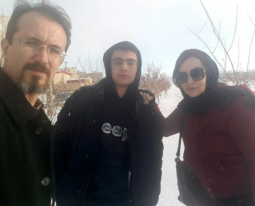 «آق ننه» سریال آنام به همراه همسر و فرزندش؛ سال ۹۹ «آق ننه» سریال آنام به همراه همسر و فرزندش؛ سال ۹۹