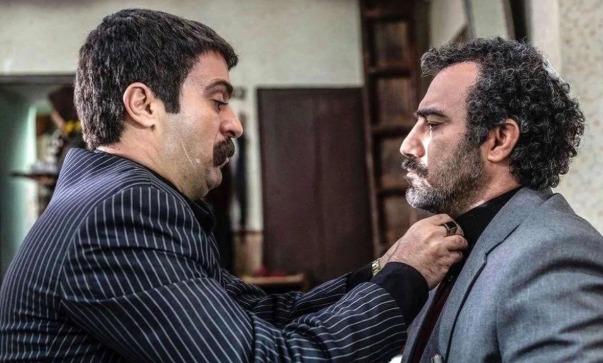 عکس دست جمعی بازیگران سریال پایتخت روی دیوار معروف چین+عکس