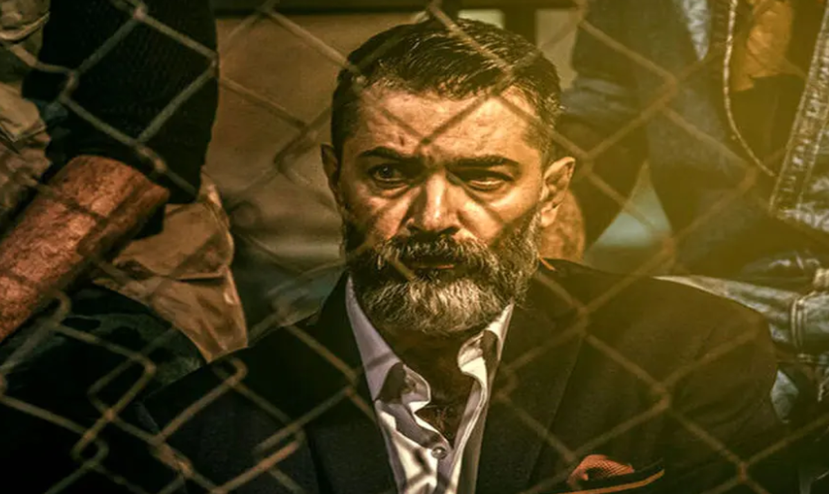 علیرضا داودنژاد پشت پارسا پیروزفر درآمد:تحقیر یک هنرمند، تحقیر کل سینماست...