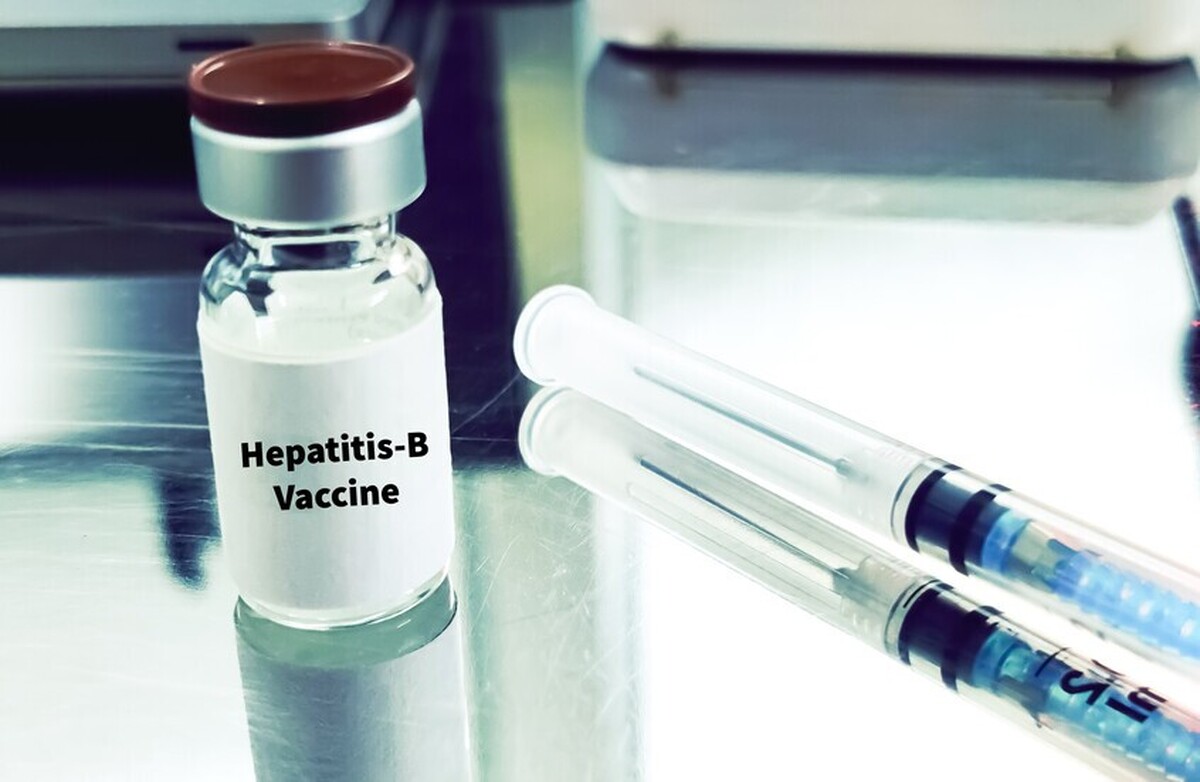 یک کمیته مشورتی در ایالات متحده، توصیه به واکسیناسیون همه کودکان با واکسن هپاتیت B در بدو تولد را لغو کرد