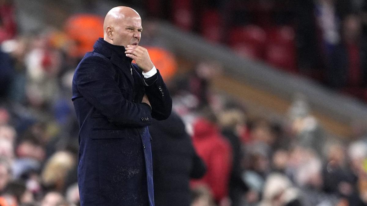 آرن اسلات خواهان جذب بازیکنان بیشتری است