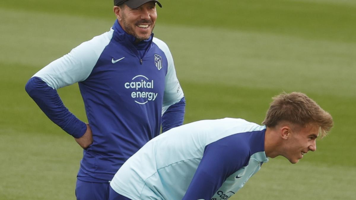 دیه‌گو سیمئونه: «یولیان هم مثل بقیه با همان استاندارد‌هایی که بقیه دارند، شناخته می‌شود و حالا که گل نمی‌زند، باید از او حمایت کنیم.»