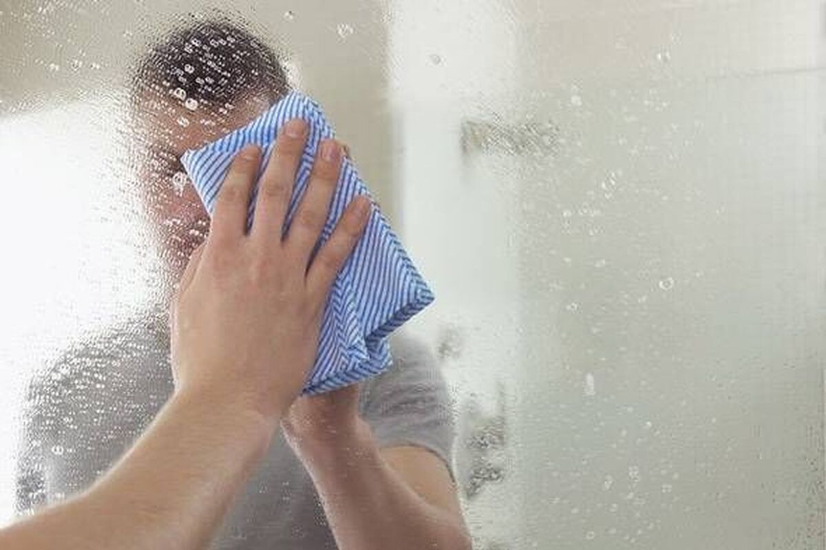 شیشه پاک کن برای تمیز کردن آینه مناسب نیست/راه‌های جایگزین کدام‌اند؟