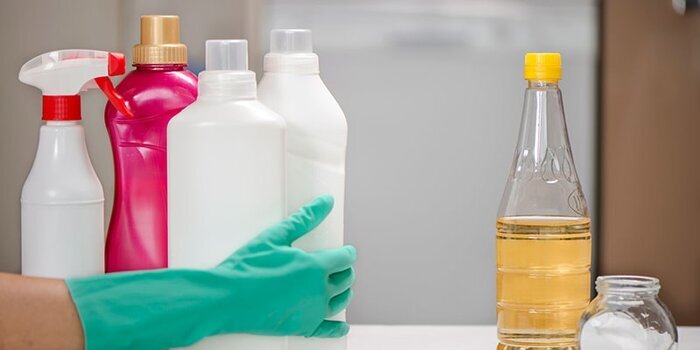 شیشه پاک کن برای تمیز کردن آینه مناسب نیست/راههای جایگزین کداماند؟ شیشه پاک کن برای تمیز کردن آینه مناسب نیست/راههای جایگزین کداماند؟