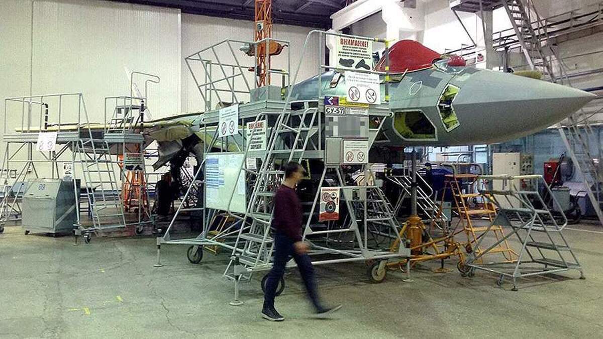 روسیه به هند پیشنهاد داده است که تولید جنگنده‌های سوخو-۵۷ را بومی‌سازی کند.