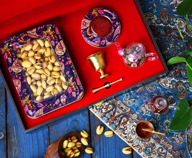 هر هدیه؛ یک پیام /چرا در روابط عاطفی هدیه دادن مهم است؟