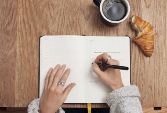 مهمترین الگوهای مخرب مالی + راهکارهای عملی برای دوری از آنها مهمترین الگوهای مخرب مالی + راهکارهای عملی برای دوری از آنها