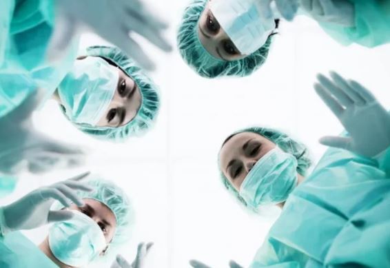 رویارویی با نیروهای شیطانی توسط زنی که از مرگ برگشت! رویارویی با نیروهای شیطانی توسط زنی که از مرگ برگشت!