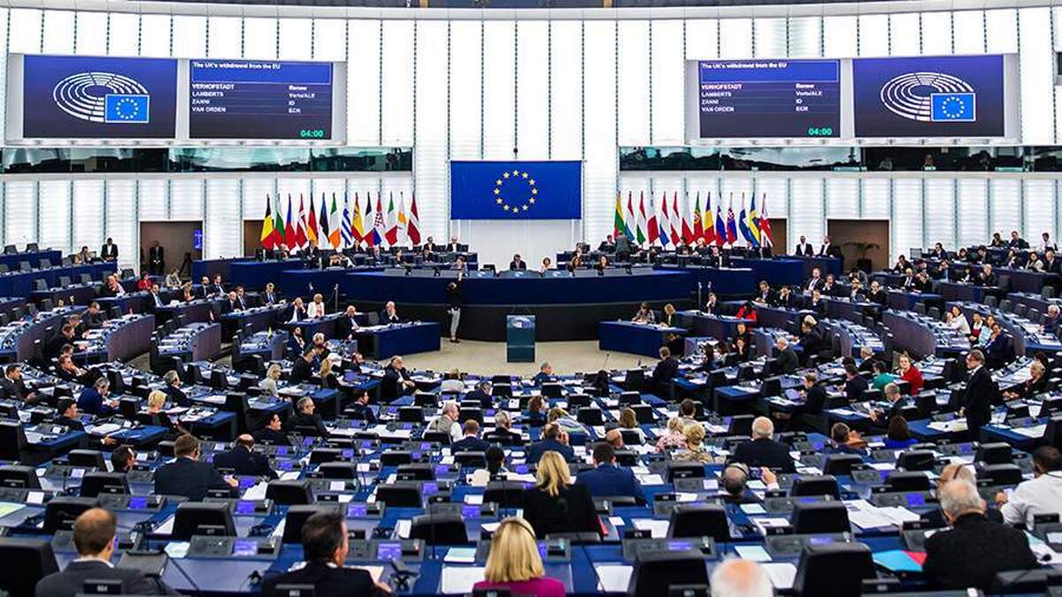 نشریه پولیتیکو گزارش داد که مجارستان طرح وام ۹۰ میلیارد یورویی کمیسیون اروپا به اوکراین را رد کرد.