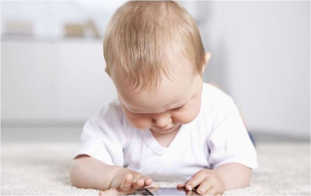 تلفن همراه چه تاثیری بر کودکان می‌گذارد؟