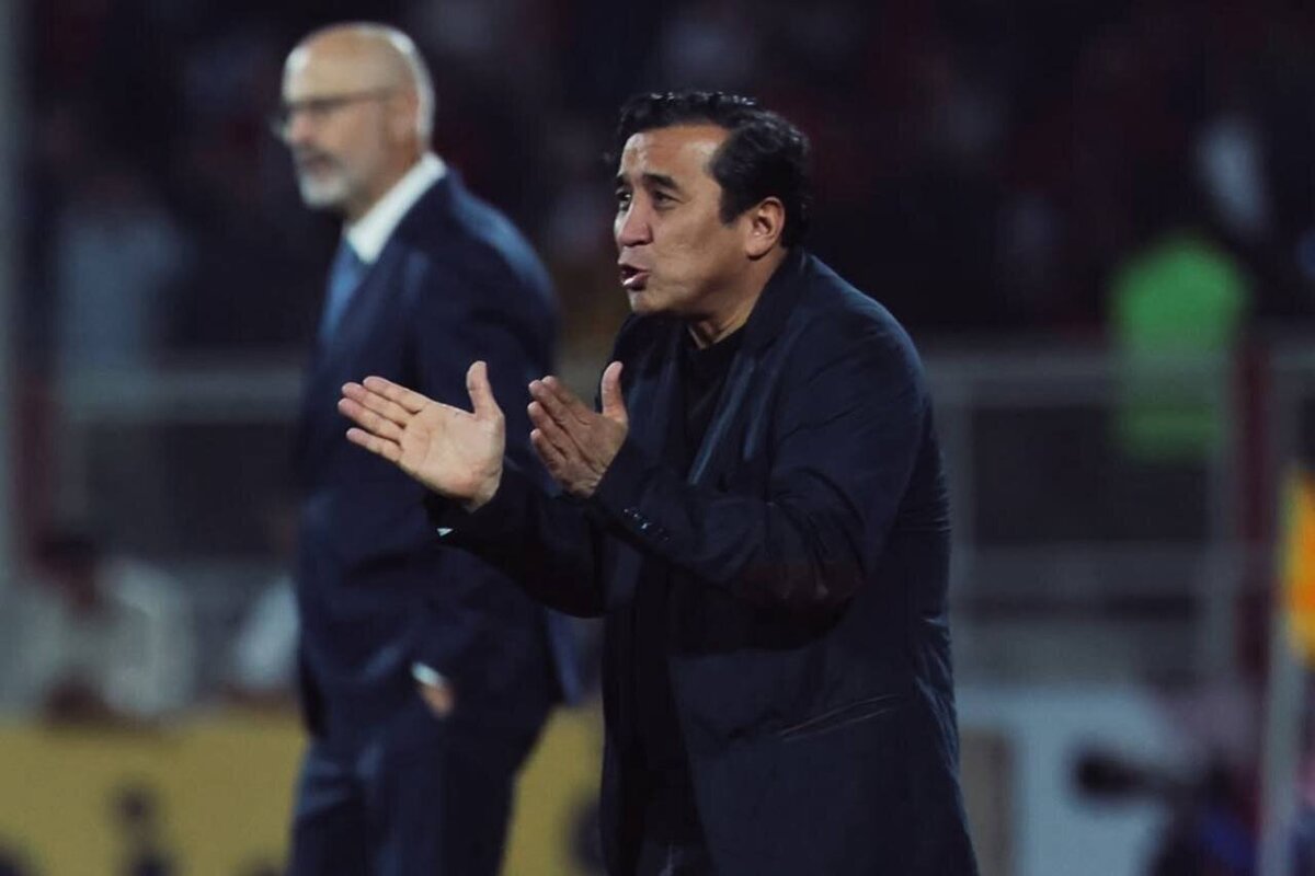 واکنش تند خداداد عزیزی به عدم اعلام پنالتی برای تراکتور در دو مسابقه