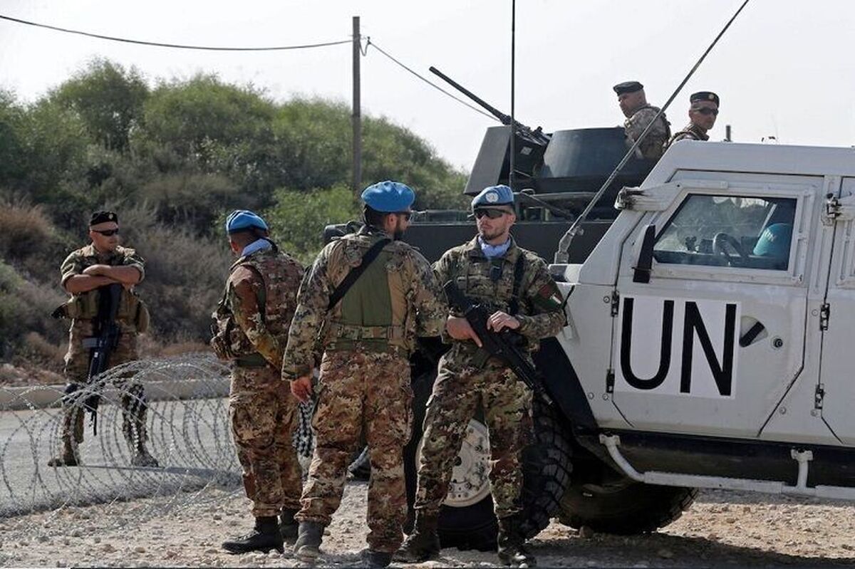 حمله شماری از شهروندان لبنانی به گشتی نیرو‌های یونیفل در مسیر شهرک الطیری به بنت جبیل در جنوب لبنان