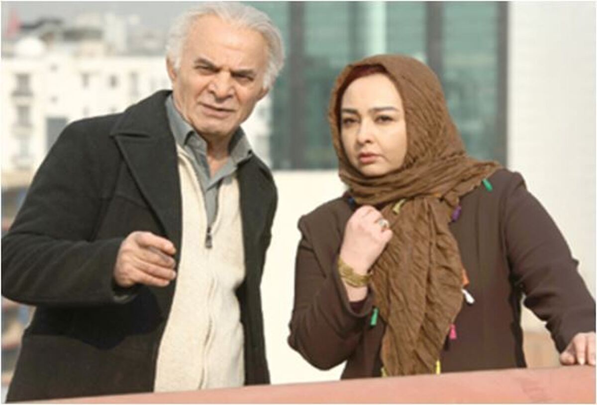 قابی ارزشمند و دیدنی از حضور بازیگران قدیمی و حرفه‌ای در اجرای یک نمایش در آمریکا