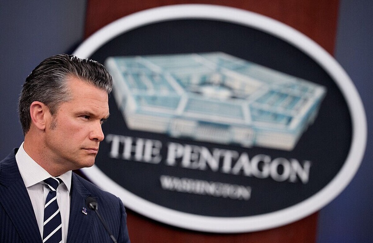 گاردین: دو بحران، وزیر دفاع «بی‌ملاحظه» آمریکا را تهدید می‌کند