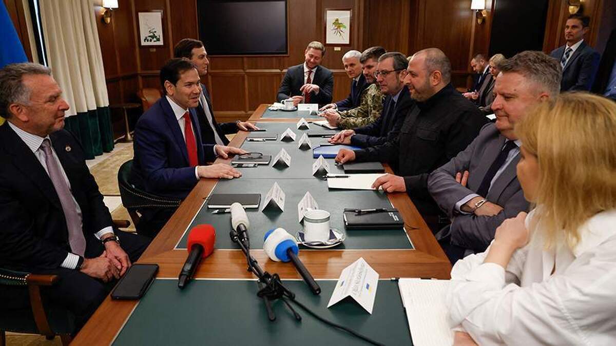 فرانسه به کنار گذاشتن اروپا از مذاکرات اوکراین توسط آمریکا اشاره کرد.