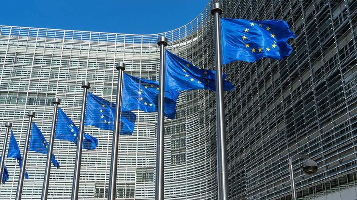 مدودف با درخواست ماسک برای فروپاشی اتحادیه اروپا موافقت کرد.