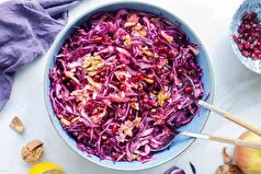 سالاد انار یک گزینه عالی برای رنگ و لعاب دادن به سفره شب یلدا!