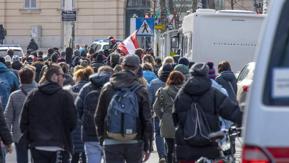 اعتراضی علیه سیاست‌های دولت اتریش در مرکز وین آغاز شده است.