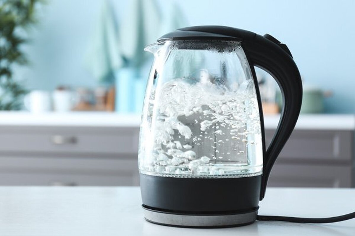 در چین، دانشمندان آزمایش کردند که آیا آب دو بار جوشیده مضر است یا خیر.