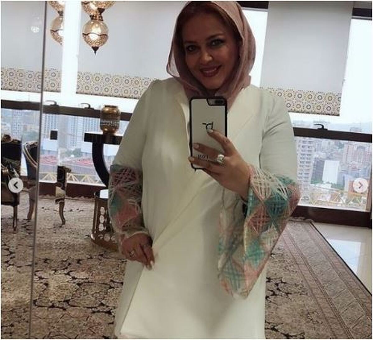 نگاهی به استایل عجیب و نامتعارف بهاره رهنما در جشن عروسی اش/شبیه دختر بچه‌های فامیل شده!