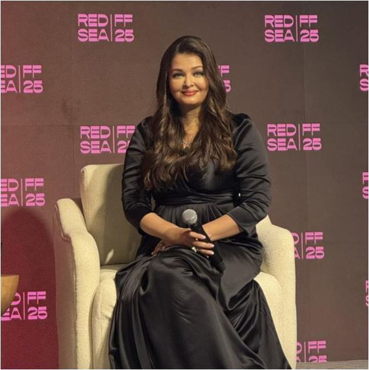 حضور خبرساز آیشواریا رای با استایل جنجالی اش در جده! +عکس