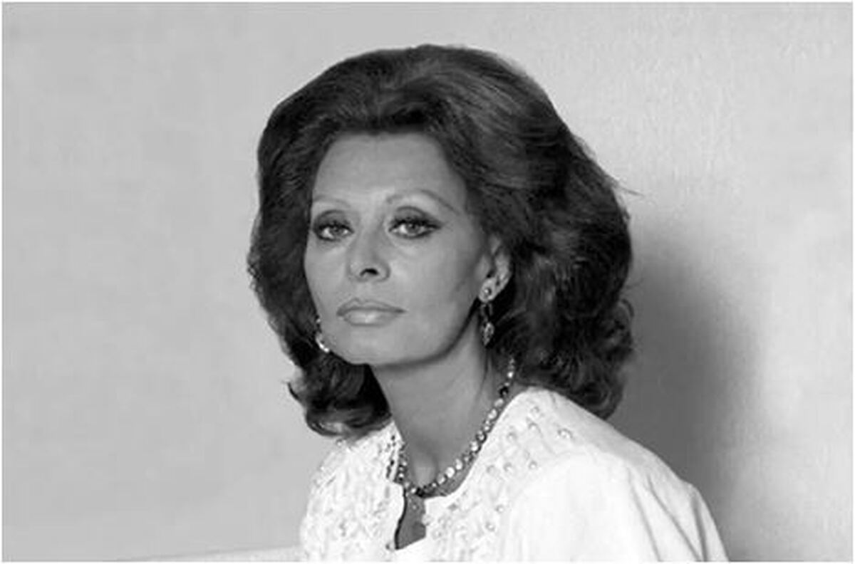 «سوفیا لورن» با حجاب اعزام به سفر