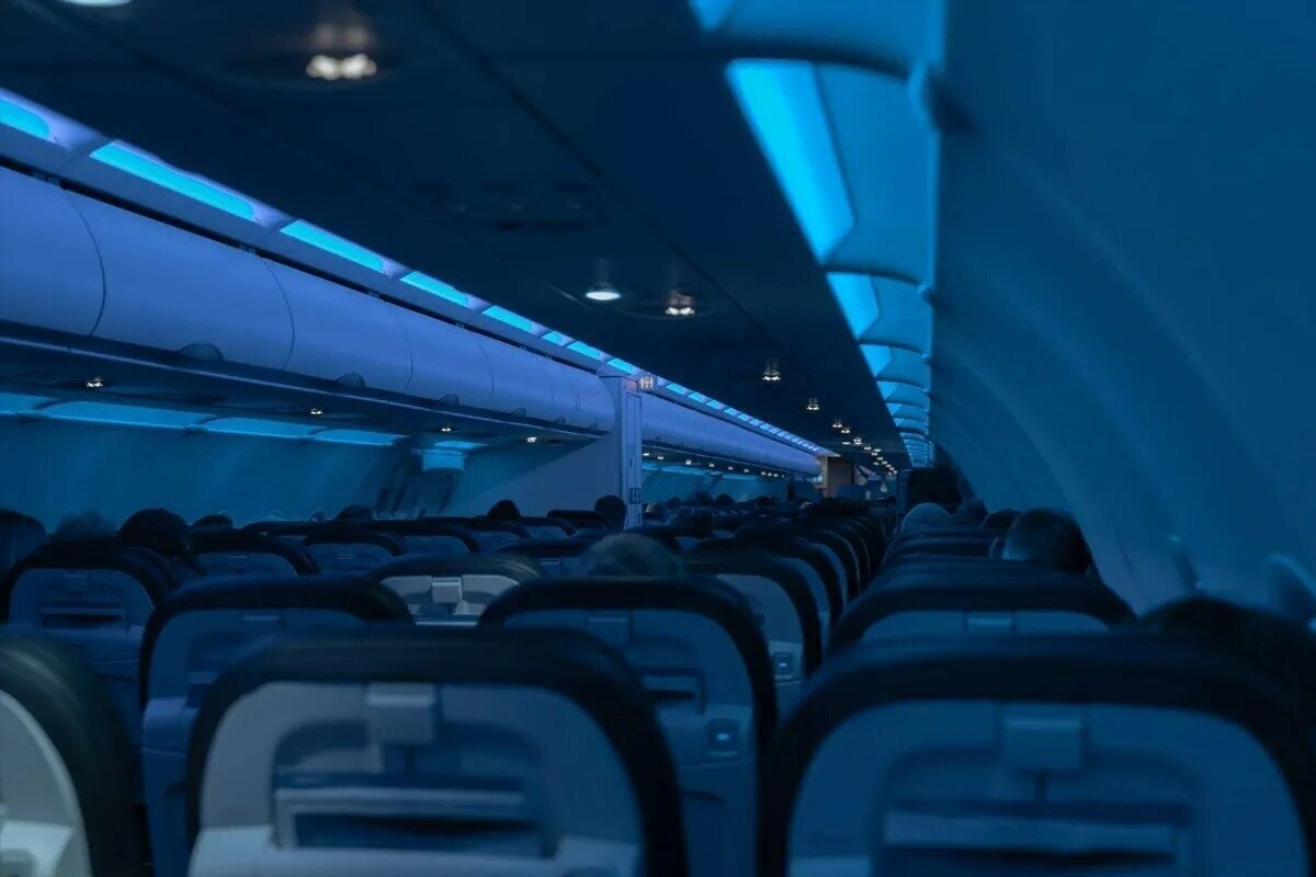 دلیل کم‌نور شدن چراغ‌های هواپیما یک پروتکل ایمنی حیاتی که کمتر کسی درباره آن می‌داند