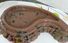 دسر خرده شیشه شیرکاکائو یک ترکیب ساده و خوشمزه برای شب یلدا