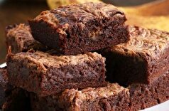 برای دورهمی‌های دوستانه و شب یلدا این براونی موز و کره بادام زمینی را سه سوته درست کنید