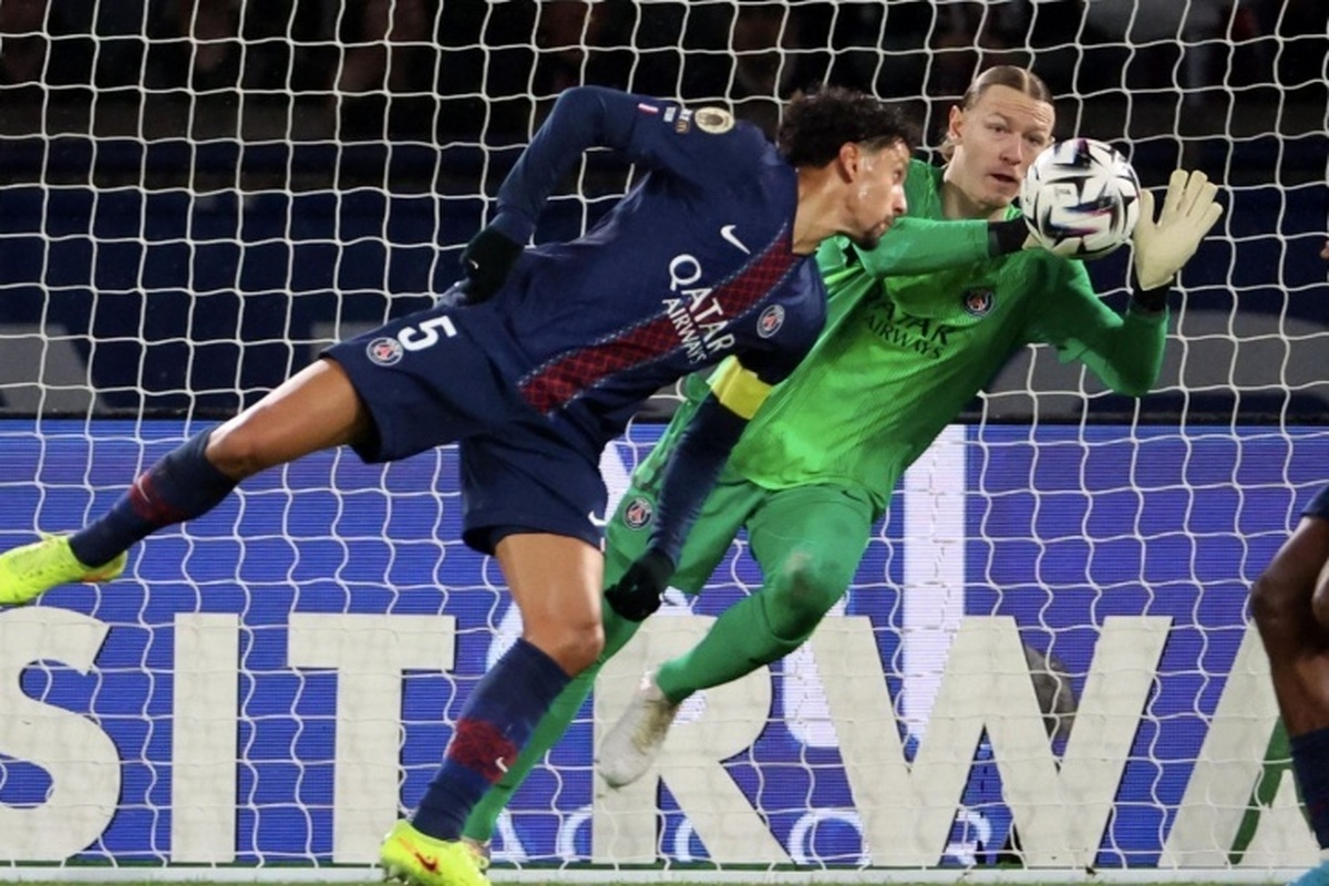 نشریه اکیپ به عملکرد سافونوف در بازی مقابل رن هفت امتیاز داد که تنها بالاتر از خویچا با هشت امتیاز است