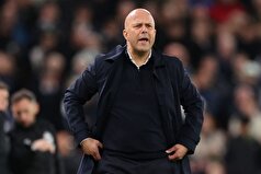 نویل در مورد سرمربی لیورپول گفت: «سوالات زیادی وجود دارد. اسلات هنوز در تلاش است تا به آنها پاسخ دهد.»