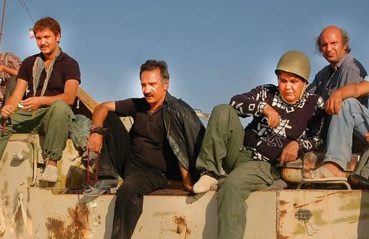 تصویر وایرال شده از زورآزمایی احمد ایراندوست در پشت صحنه فیلم اخراجی‌ها