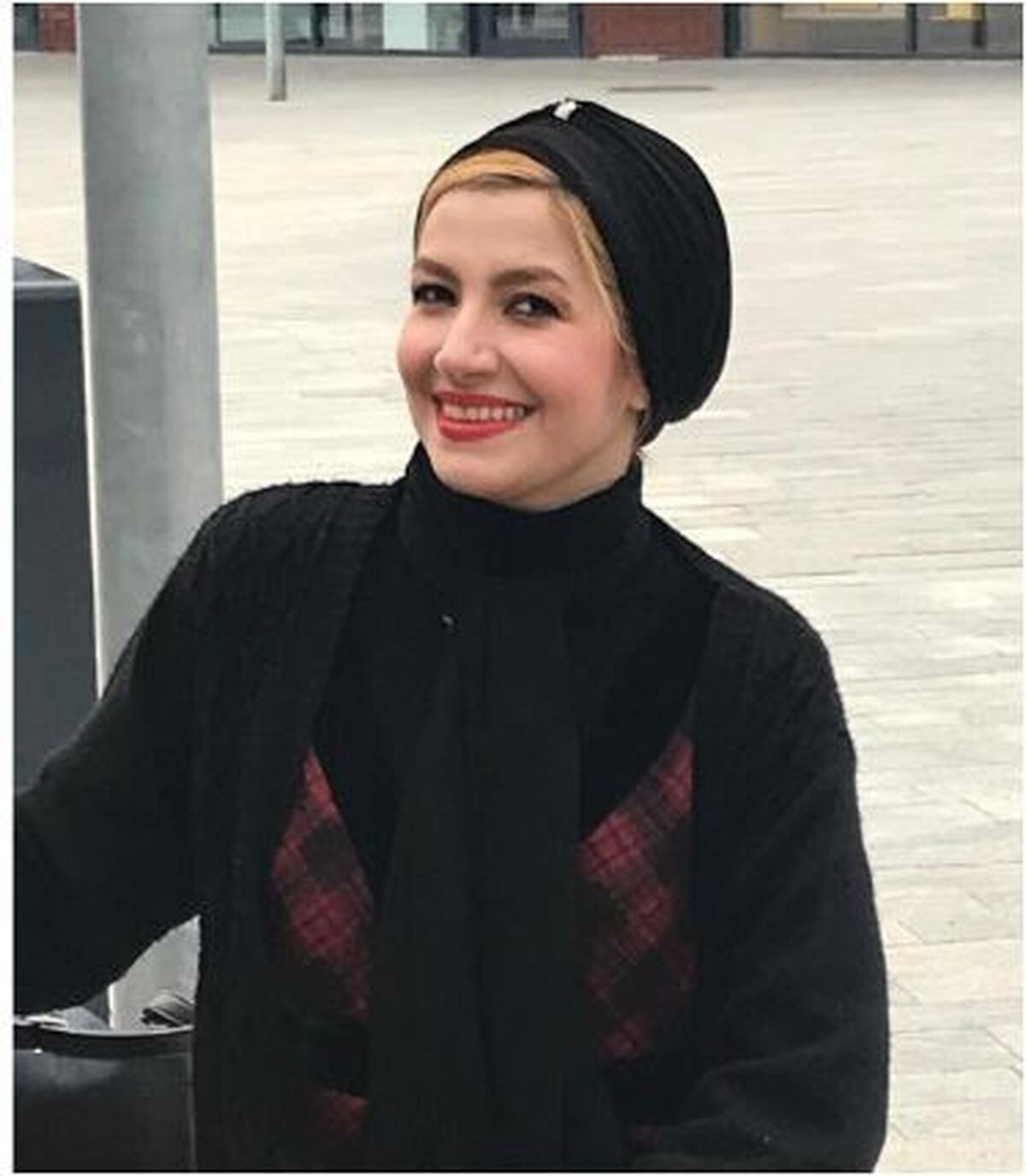 سلفی دونفره خواهران زارعی در حرم امام رضا، مشغول عبادت!