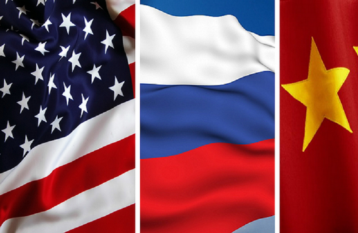 مشاور ترامپ: تنها نتیجه تحریم‌های آمریکا علیه روسیه، تقویت روابط روسیه و چین است