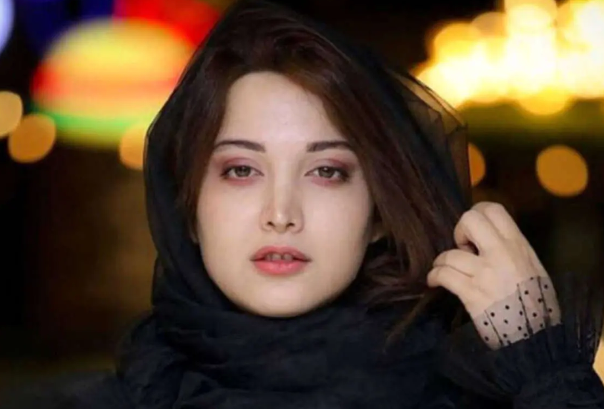 روشنک گرامی با نگاهی افسرده و تیپی جلف جلب توجه کرد!